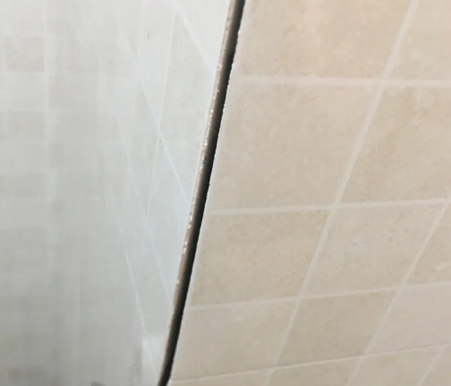 孟村瓷砖空鼓维修公司分享阳台瓷砖脱落的修复过程可以分为以下几个步骤